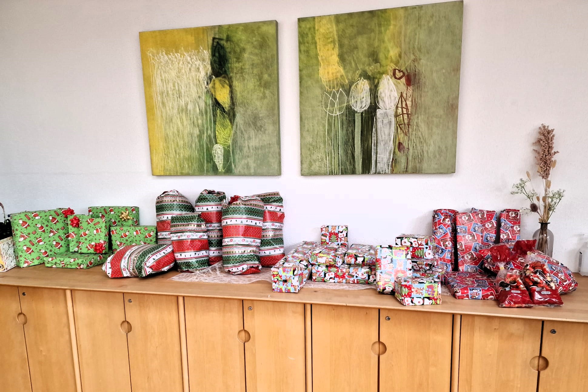 Ein Ganzer Berg Geschenke F R Betroffene Familien F Rderverein F R